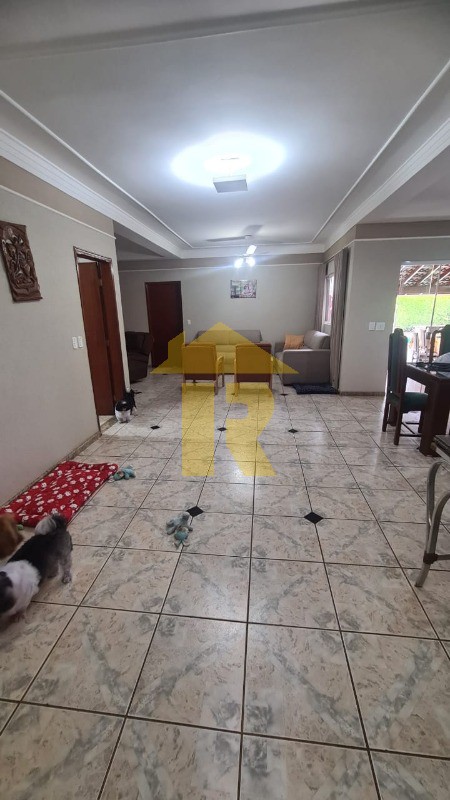 Casa de Condomínio com 3 quartos à venda, 245m² — foto 9 de 34