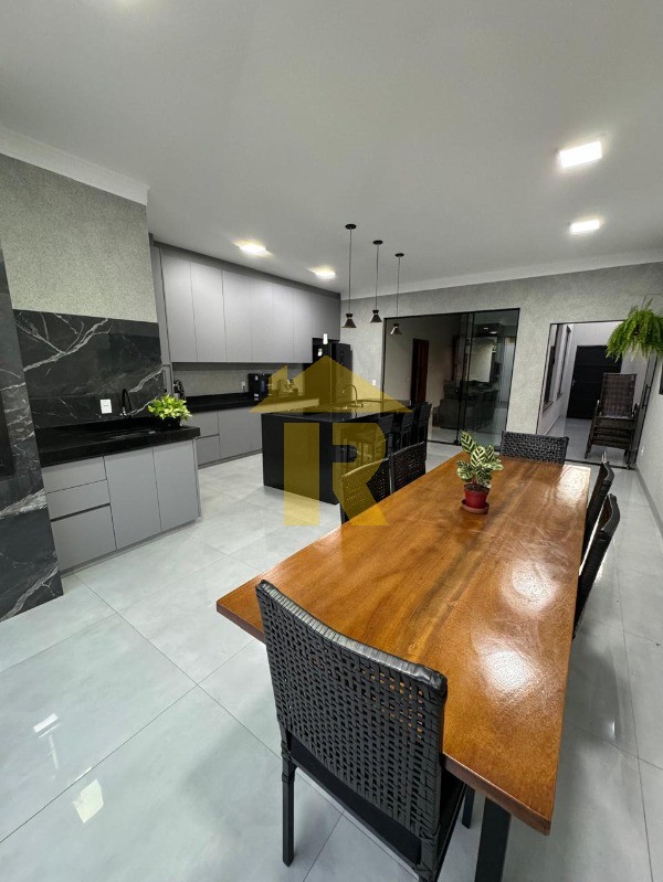 Casa com 3 quartos à venda, 152m² — foto 1 de 17