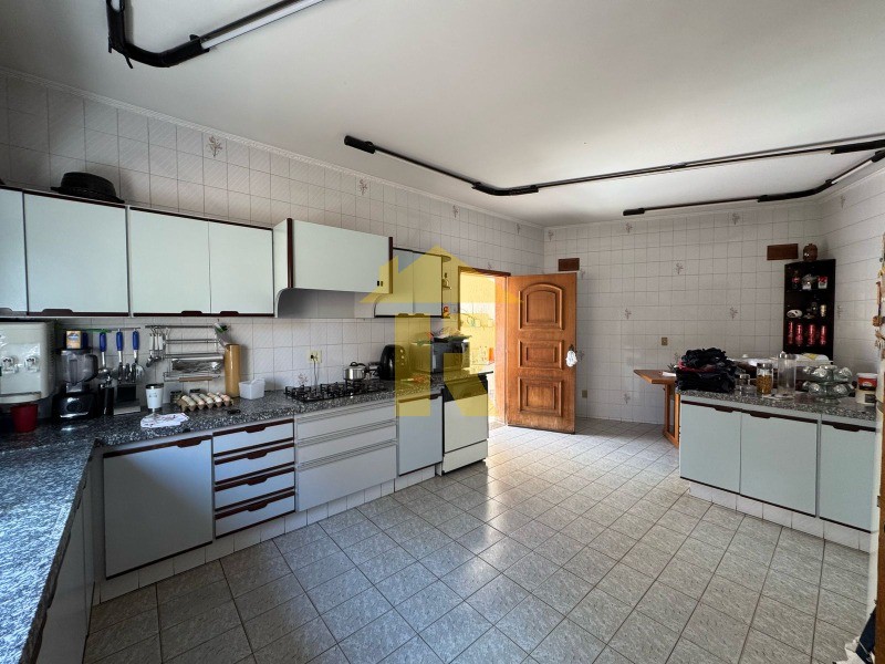 Casa com 5 quartos à venda e aluguel, 465m² — foto 18 de 22