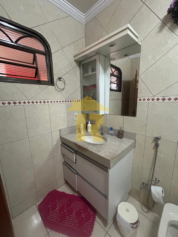 Casa com 3 quartos à venda, 269m² — foto 15 de 27