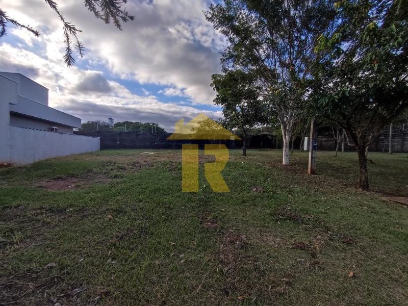 Terreno / Lote / Condomínio  à venda, 239m² — foto 1 de 12
