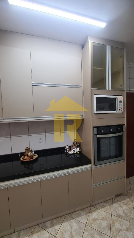 Casa de Condomínio com 3 quartos à venda, 245m² — foto 18 de 34