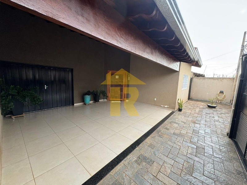 Casa com 3 quartos à venda, 280m² — foto 2 de 29