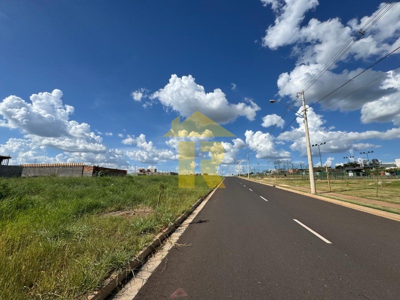 Terreno / Lote / Condomínio  à venda, 300m² — foto 1 de 25