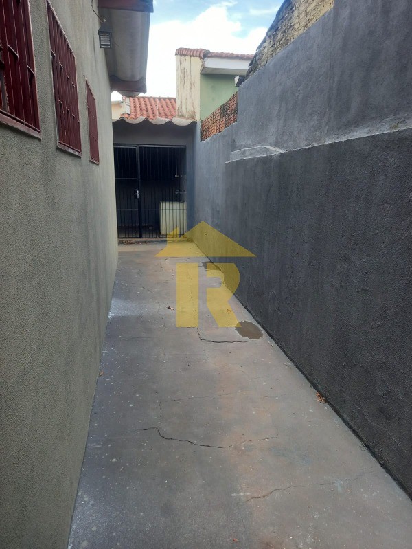 Casa com 4 quartos à venda, 240m² — foto 16 de 23