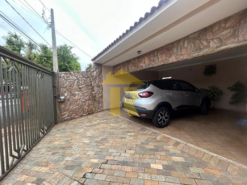 Casa com 3 quartos à venda, 269m² — foto 1 de 27