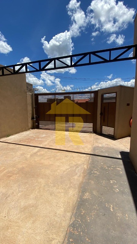 Casa com 3 quartos à venda, 86m² — foto 2 de 25