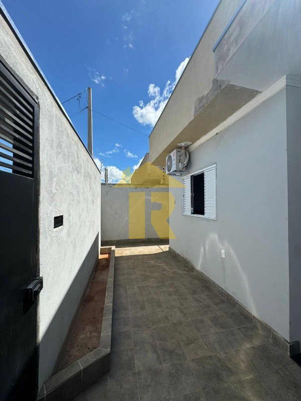 Casa com 3 quartos à venda, 180m² — foto 3 de 18