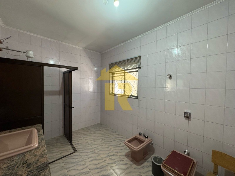 Casa com 5 quartos à venda e aluguel, 465m² — foto 13 de 22