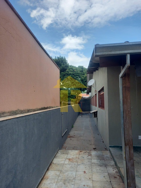 Casa com 4 quartos à venda, 240m² — foto 15 de 23