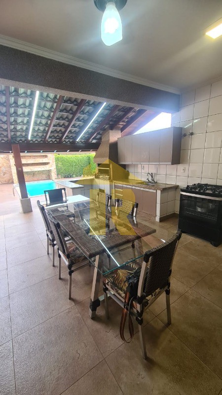Casa de Condomínio com 3 quartos à venda, 245m² — foto 25 de 34