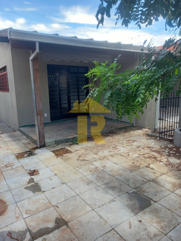 Casa com 4 quartos à venda, 240m² — foto 18 de 23