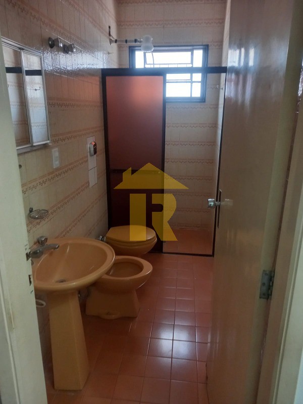Casa com 4 quartos à venda, 240m² — foto 10 de 23