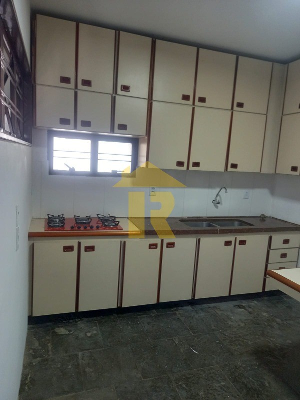 Casa com 4 quartos à venda, 240m² — foto 12 de 23