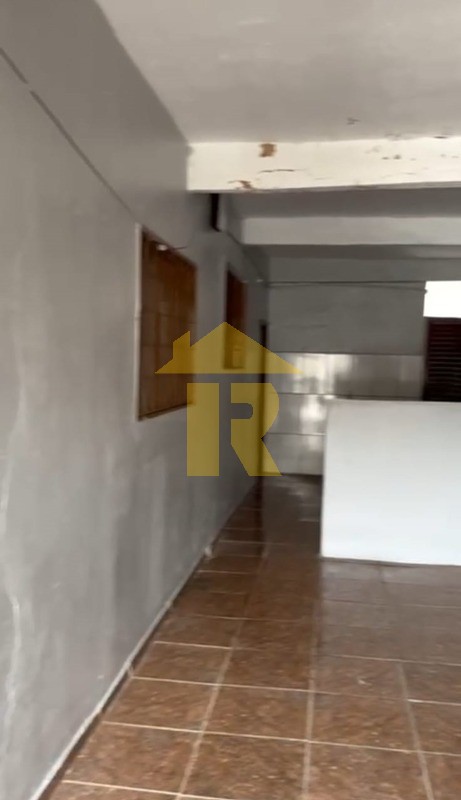 Casa com 3 quartos à venda, 200m² — foto 1 de 21