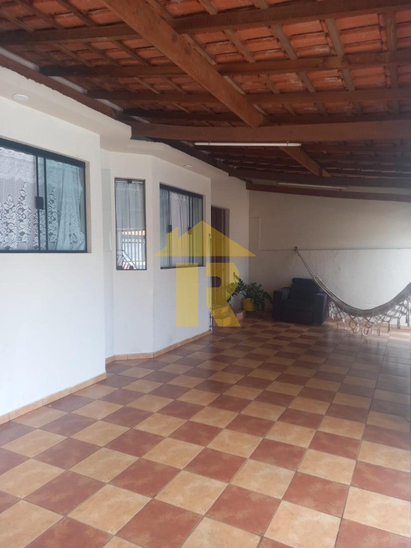 Casa com 3 quartos à venda, 175m² — foto 1 de 30