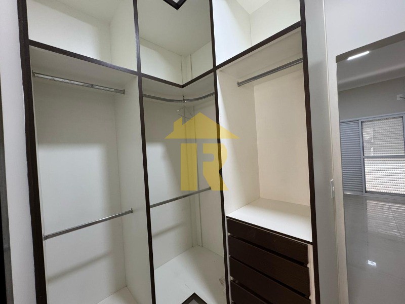 Casa de Condomínio com 3 quartos à venda, 220m² — foto 13 de 28