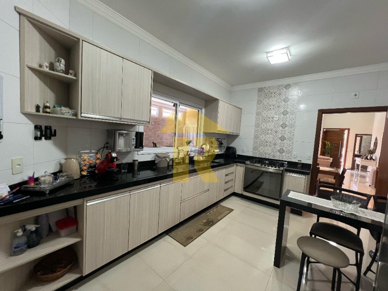 Casa de Condomínio com 3 quartos à venda e aluguel, 220m² — foto 9 de 34
