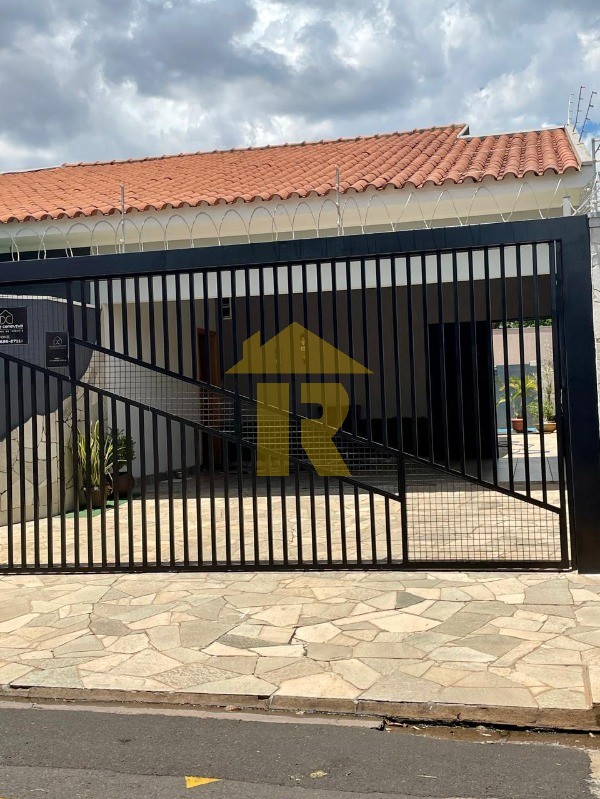 Casa com 3 quartos à venda, 200m² — foto 3 de 24