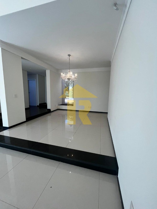 Casa de Condomínio com 4 quartos à venda — foto 4 de 25