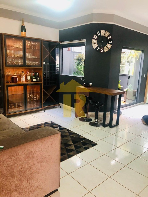 Casa com 3 quartos à venda, 200m² — foto 9 de 24