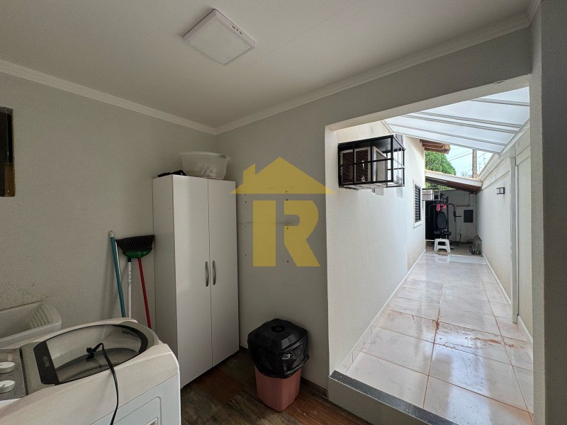 Casa com 3 quartos à venda, 312m² — foto 25 de 41