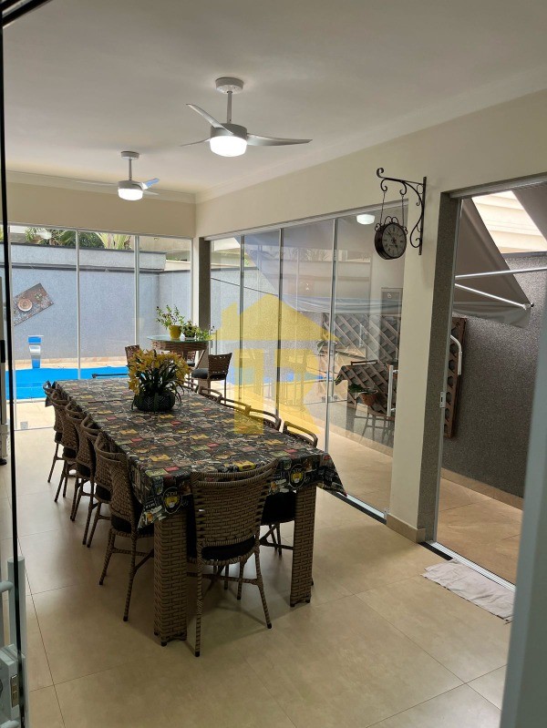 Casa de Condomínio com 3 quartos à venda, 200m² — foto 1 de 19