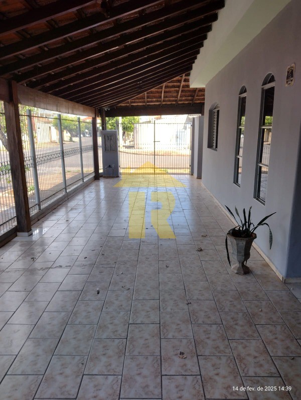 Casa com 4 quartos à venda, 198m² — foto 1 de 18