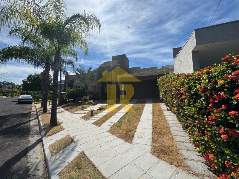 Casa de Condomínio com 3 quartos à venda, 220m² — foto 2 de 28