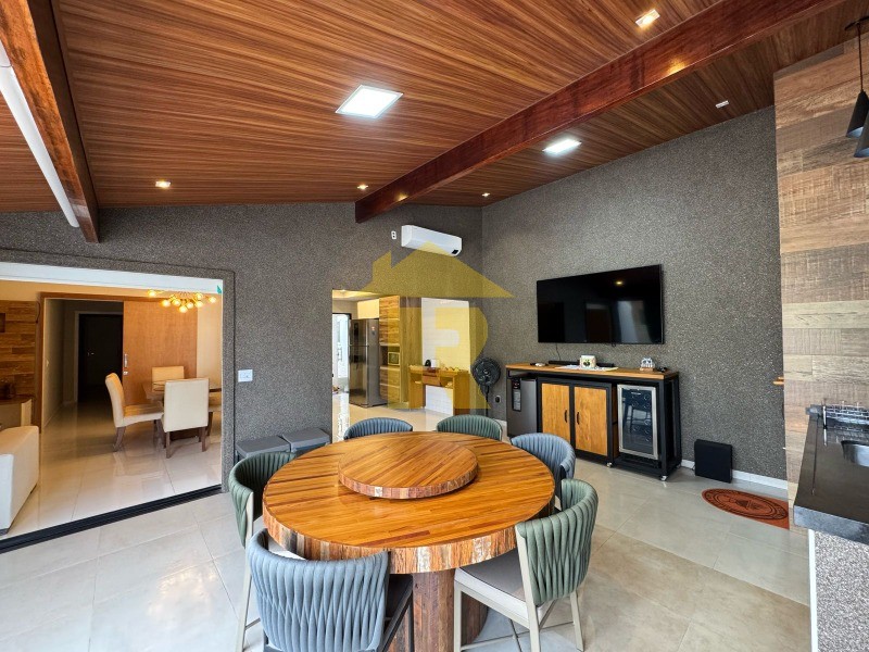 Casa com 3 quartos à venda, 312m² — foto 16 de 41