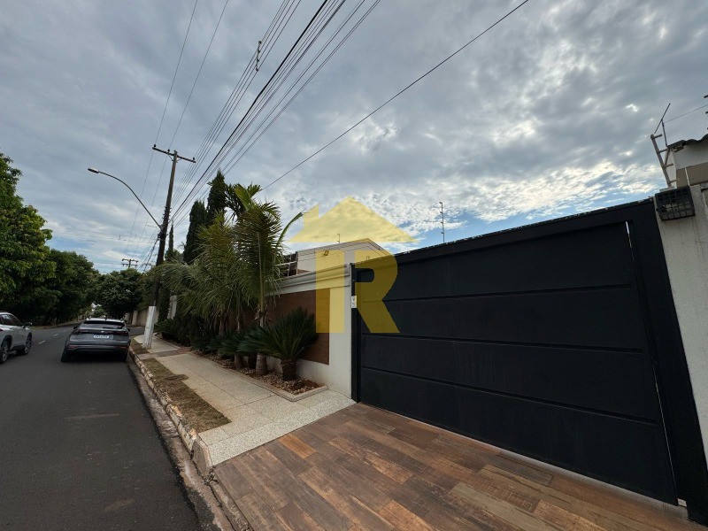 Casa com 3 quartos à venda, 312m² — foto 3 de 41
