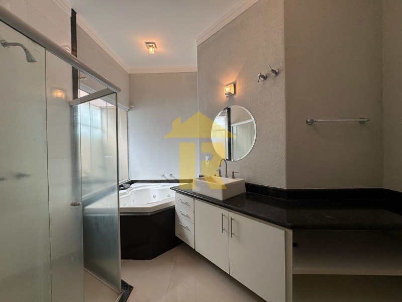 Casa de Condomínio com 3 quartos à venda, 220m² — foto 16 de 28