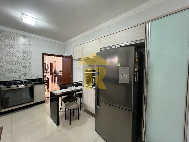 Casa de Condomínio com 3 quartos à venda e aluguel, 220m² — foto 15 de 34
