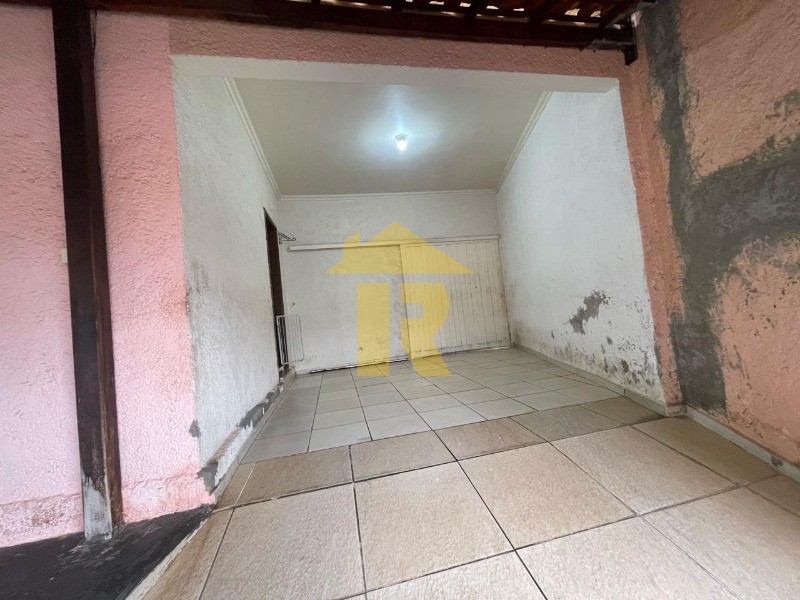 Casa com 3 quartos à venda, 106m² — foto 2 de 13