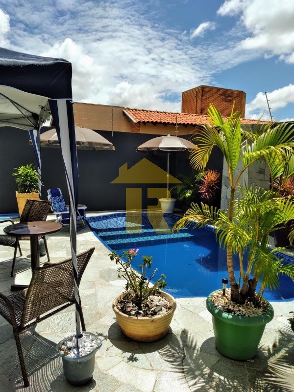 Casa com 3 quartos à venda, 200m² — foto 21 de 24