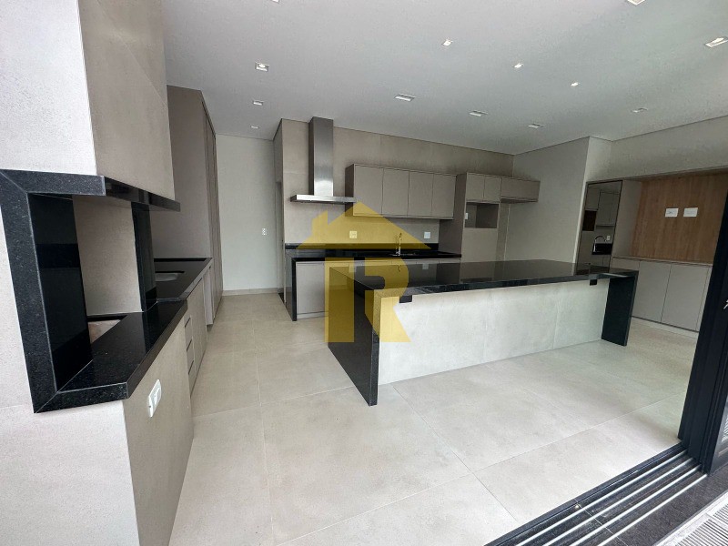 Casa de Condomínio com 3 quartos à venda, 215m² — foto 14 de 23