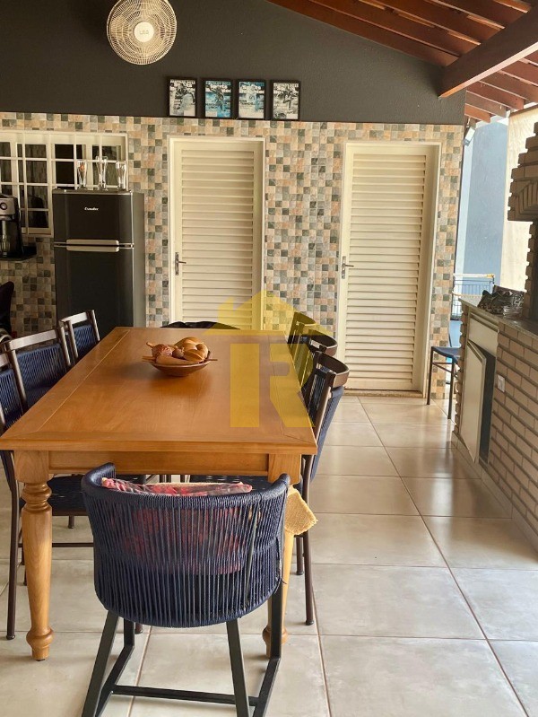 Casa com 3 quartos à venda, 200m² — foto 17 de 24