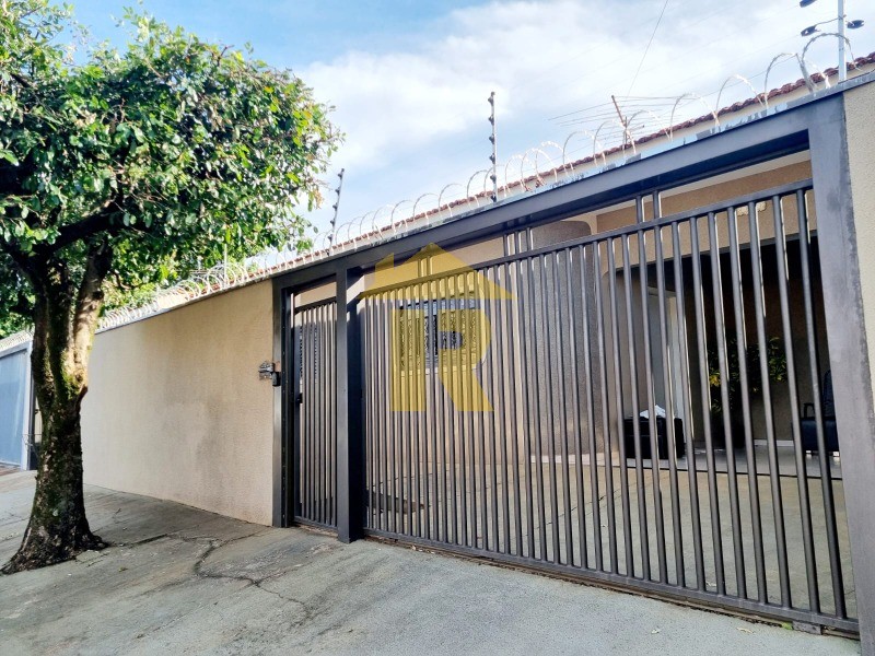 Casa com 3 quartos à venda, 165m² — foto 1 de 12