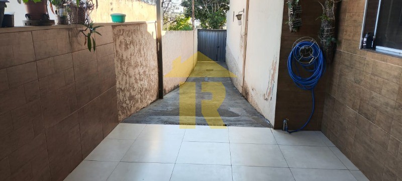 Casa com 3 quartos à venda, 130m² — foto 2 de 30