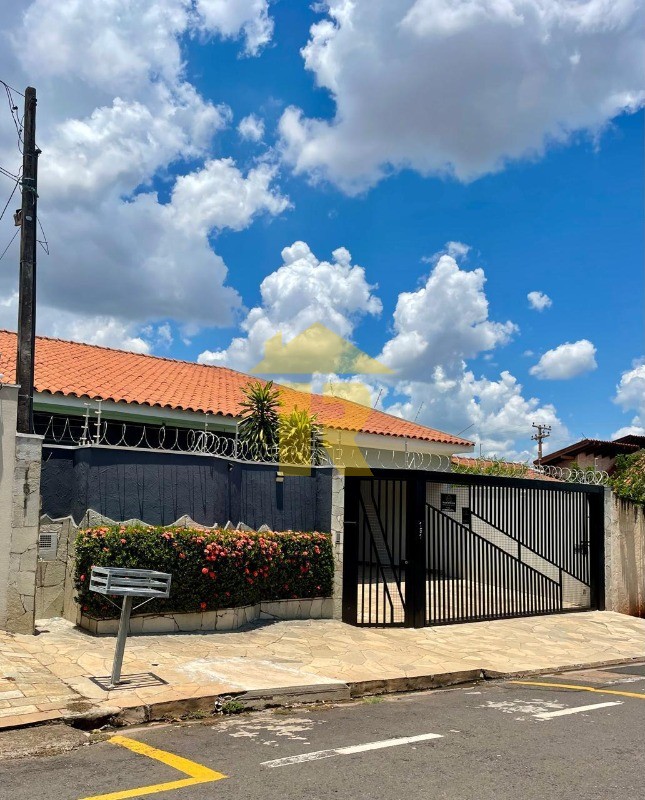 Casa com 3 quartos à venda, 200m² — foto 2 de 24