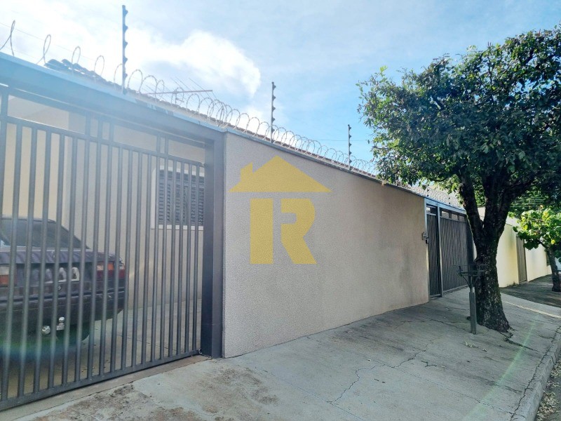 Casa com 3 quartos à venda, 165m² — foto 2 de 12