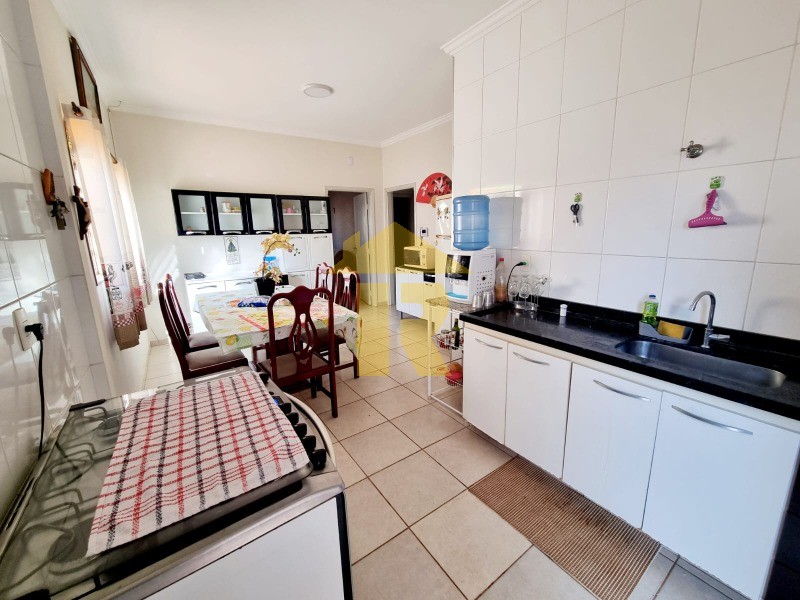 Casa com 3 quartos à venda, 165m² — foto 9 de 12