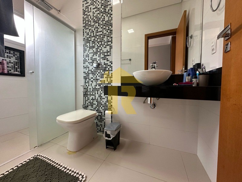 Casa de Condomínio com 3 quartos à venda, 220m² — foto 18 de 21