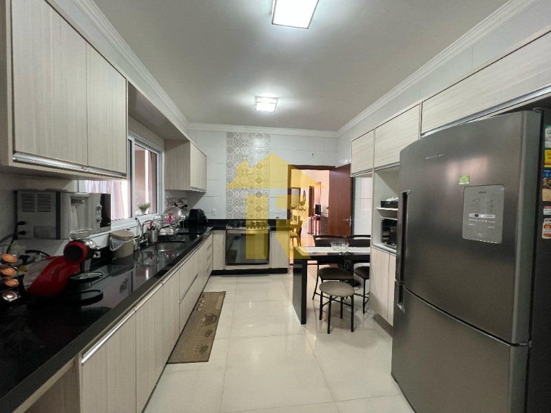 Casa de Condomínio com 3 quartos à venda e aluguel, 220m² — foto 11 de 34
