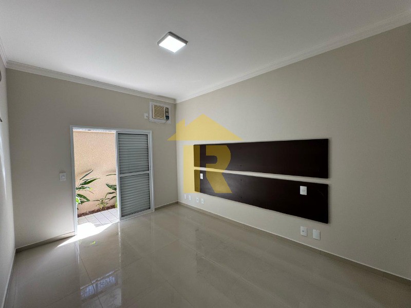 Casa de Condomínio com 3 quartos à venda, 220m² — foto 12 de 28