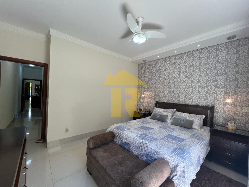 Casa de Condomínio com 3 quartos à venda e aluguel, 220m² — foto 30 de 34