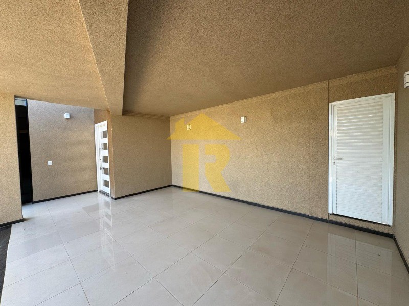 Casa de Condomínio com 3 quartos à venda, 220m² — foto 4 de 28
