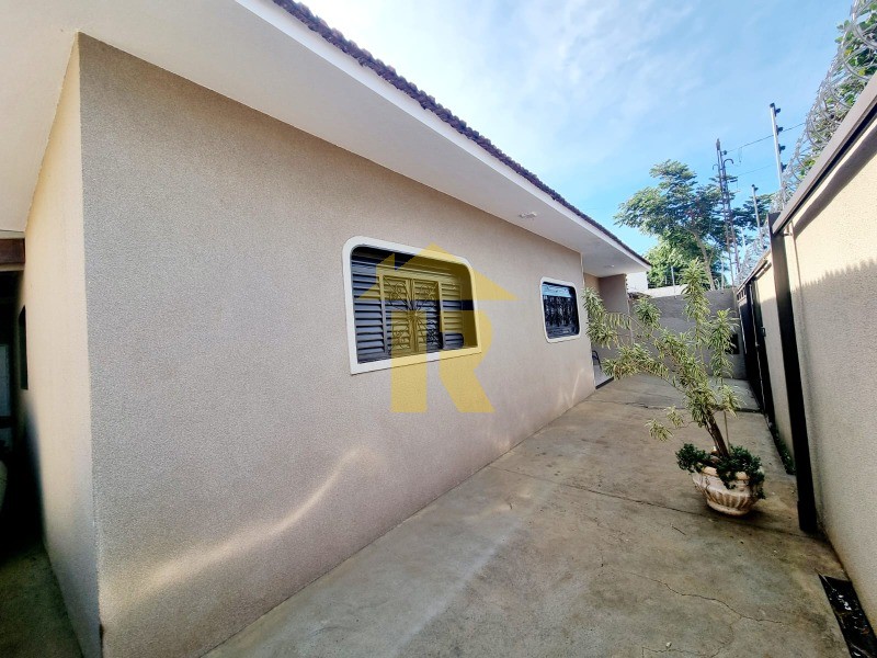 Casa com 3 quartos à venda, 165m² — foto 4 de 12