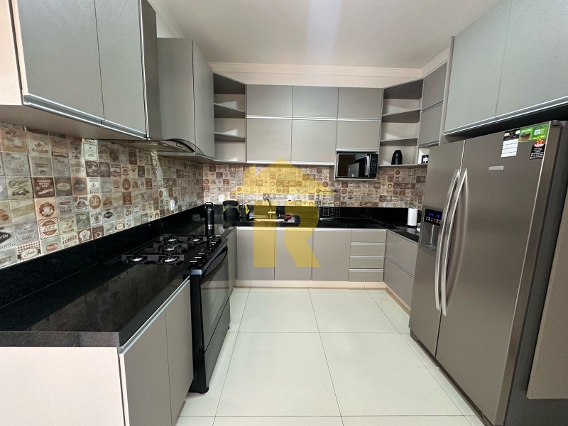 Casa de Condomínio com 3 quartos à venda, 220m² — foto 8 de 21