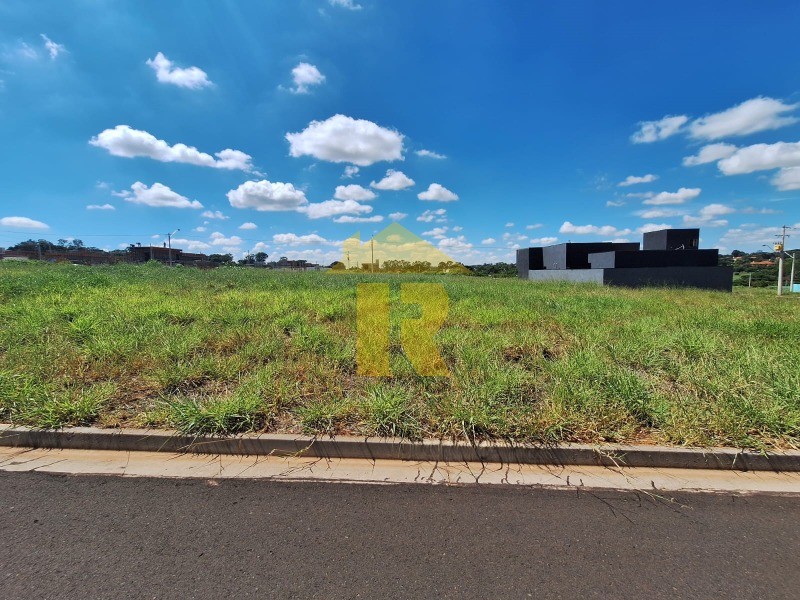 Terreno / Lote / Condomínio  à venda, 300m² — foto 1 de 15